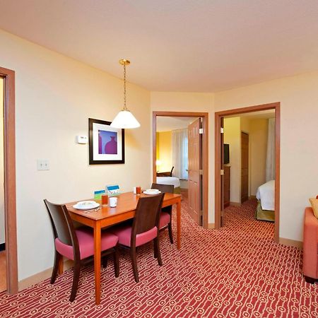 Towneplace Suites By Marriott Блумингтон Экстерьер фото